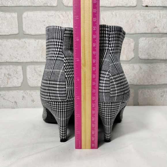 Simply Vera Vera Wang Plaid Ankle Boots Black White Gray Sz 8.5 Academia Office - Picture 8 of 12